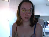 Ik ben een spontane dame die bijna niets te gek vind. Ik sta voor veel dingen open zolang we het samen maar gezellig hebben. Heb je een lekker verzoekje? vraag het me dan zeker.