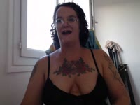 a tigress with a gentle and feline faith who will tame you softly, both sexy and captivating, a skinny body with nice curves