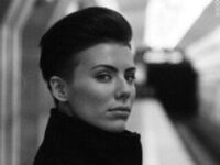 naked cam girl masturbating with sextoy FarahBurn