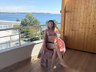 topless camgirl AlyVee