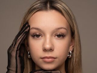 girl AmandaRandolph