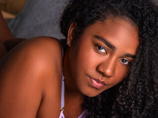 cam girl playing with dildo AmaraRuiiz