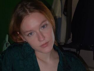 camgirl showing tits BronwynDivens