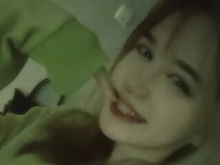 hot cam girl fingering shaved pussy CamelliaVega