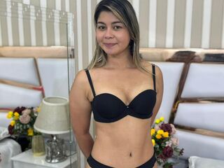 camgirl showing tits CarlyJoness