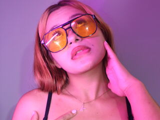 camgirl playing with vibrator CataleyaSantana
