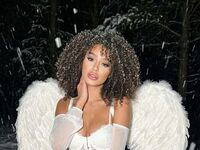 masturbating webcam girl CelineCherie