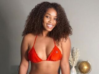 camgirl playing with dildo ChiNasa