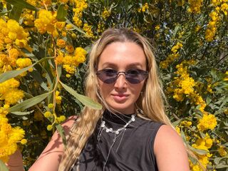 beautiful girl DelaineClowerd