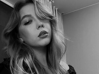 hot cam girl masturbating with vibrator DevonaDalal