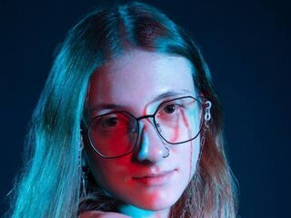 masturbating camgirl EvelyneSchroff