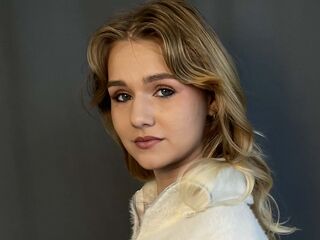 camgirl masturbating with vibrator HelenPetrini