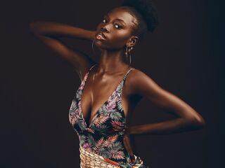 camwhore masturbating with dildo IssaJenner