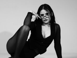 naughty camgirl masturbating with vibrator JadeAgliyah
