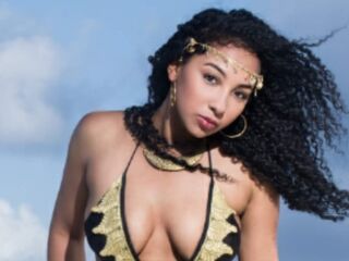 naked girl with webcam masturbating with sextoy JuneSnow