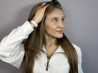 camslut topless LatrinaBrounson