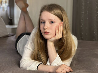 cam whore livesex LilianHoward