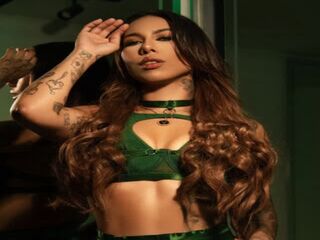 naked girl with webcam masturbating with dildo LilyHarpers