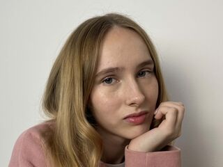 camwhore masturbating with sextoy LisetteMaupredi