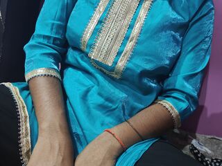 masturbating webcamgirl LishaLiya