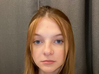 topless webcamgirl LuciMayala