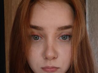 camslut showing tits MandiWaxler