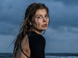 naughty cam girl MilaOlivers