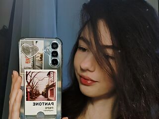 camslut showing tits MitziBreech