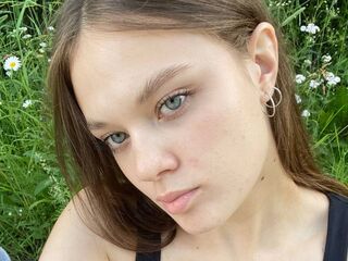 naked camgirl masturbating with dildo NoeliaMeara