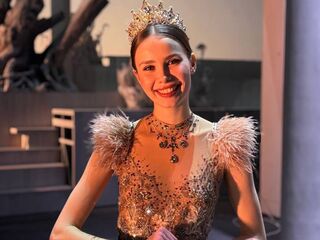 hot strip tease web cam NylaPitarresi