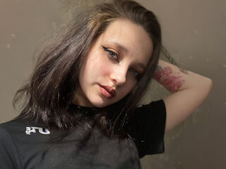 camgirl fingering shaved pussy RositaMackessy