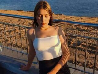 camgirl playing with dildo SuziBarringer