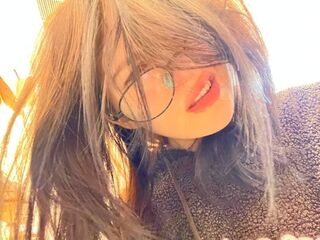 naked camgirl masturbating with vibrator ToriTrevino